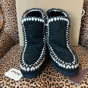MOU Black Sheepskin Eskimo Inner Wedge Boot with Overstitching Size 39 NIB